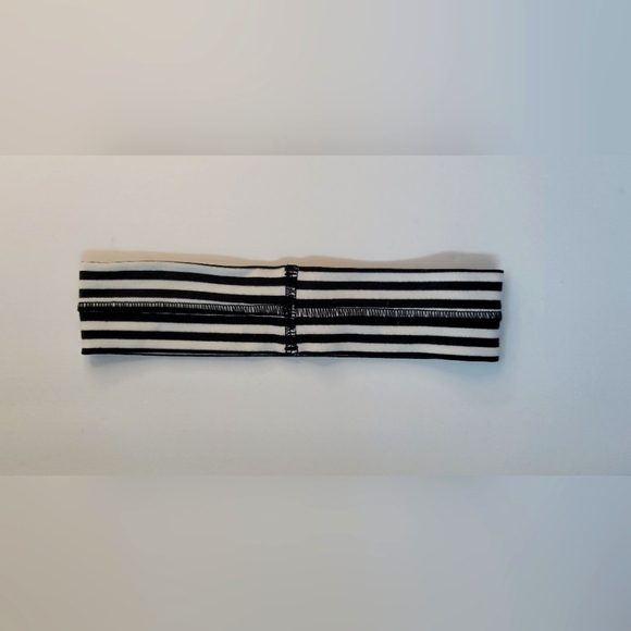 Lululemon "Fly Away Tamer" headband- Classic B/W Stripe - Picture 4 of 8